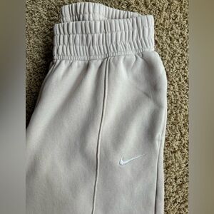 Nike sportswear essential joggers